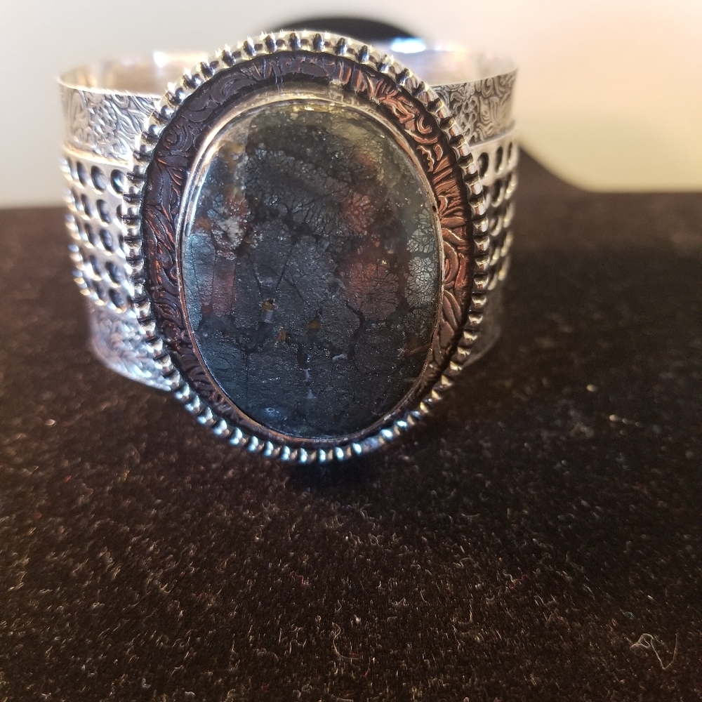 MAGNETIC BRACELET NWOT - Picture 8 of 16